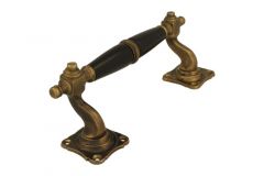 Poignée de porte ornementée déportée laiton patiné (1895)