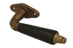 Poignée de fenêtre laiton patiné bois d'ébène (1904)
