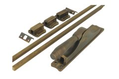 Crémone à levier en applique laiton patiné (1930-1932)