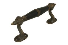 Poignée de porte 175mm ornementée déportée laiton patiné