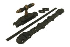 Crémone en fonte noire avec poignée en laiton patiné (1890)